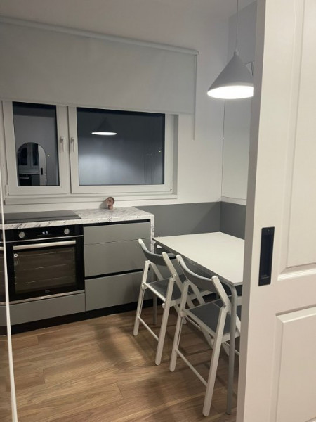  De inchiriat apart. 2 camere  decomandate,  56 mp, zona Farmec 
