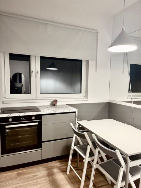  De inchiriat apart. 2 camere  decomandate,  56 mp, zona Farmec 