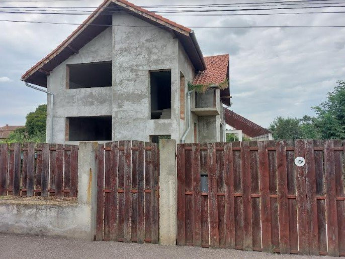 Casa individuala 189 mp utili+sera 696 mp, 1440 mp teren, Turda