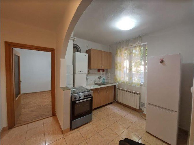  De inchiriat apart. 2 camere  semidecomandate,  40 mp, zona Garii