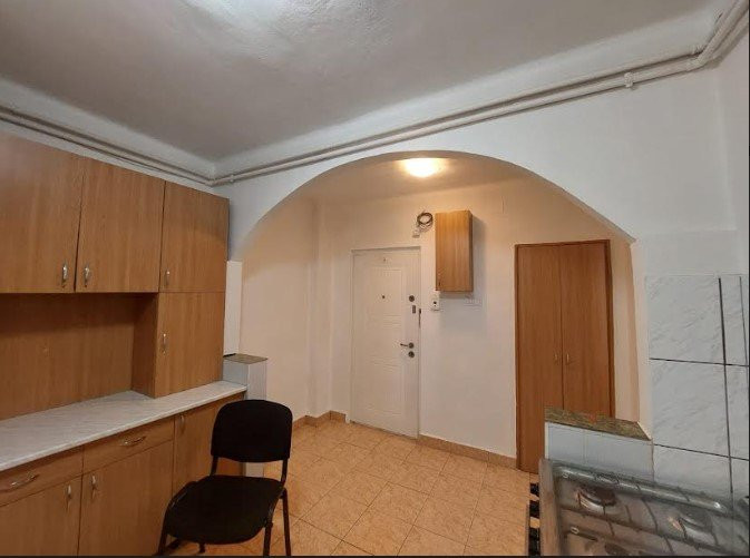  De inchiriat apart. 2 camere  semidecomandate,  40 mp, zona Garii