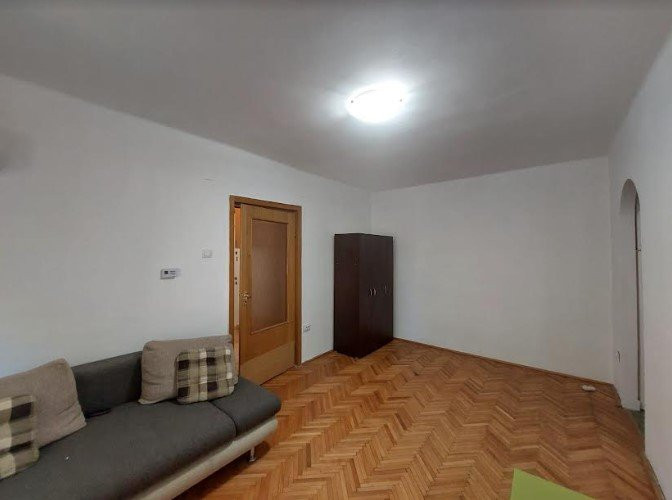  De inchiriat apart. 2 camere  semidecomandate,  40 mp, zona Garii