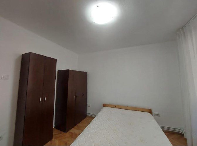  De inchiriat apart. 2 camere  semidecomandate,  40 mp, zona Garii