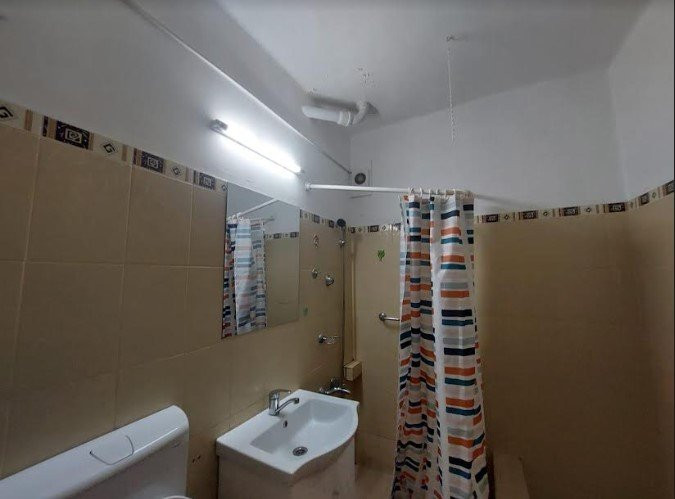  De inchiriat apart. 2 camere  semidecomandate,  40 mp, zona Garii