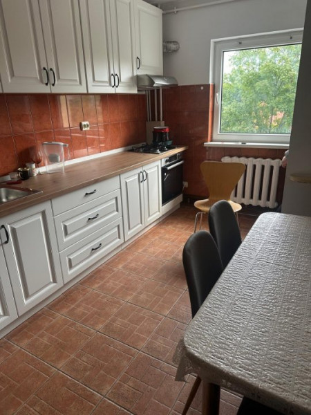  De inchiriat apart.3 camere decomandate zona UMF, str. Pasteur