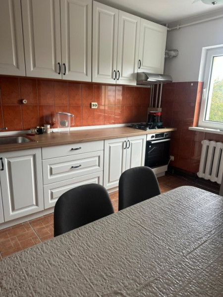  De inchiriat apart.3 camere decomandate zona UMF, str. Pasteur