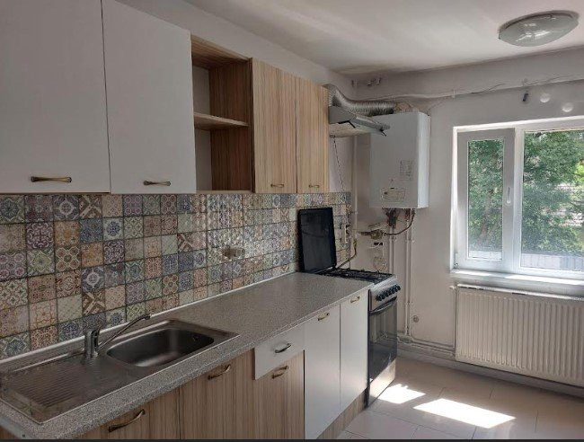  De inchiriat apart.3 camere decomandate zona UMF str. Pasteur