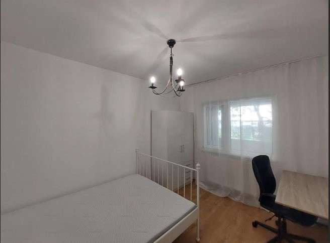  De inchiriat apart.3 camere decomandate zona UMF str. Pasteur