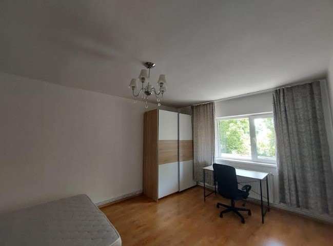  De inchiriat apart.3 camere decomandate zona UMF str. Pasteur