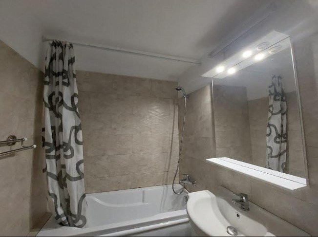  De inchiriat apart.3 camere decomandate zona UMF str. Pasteur