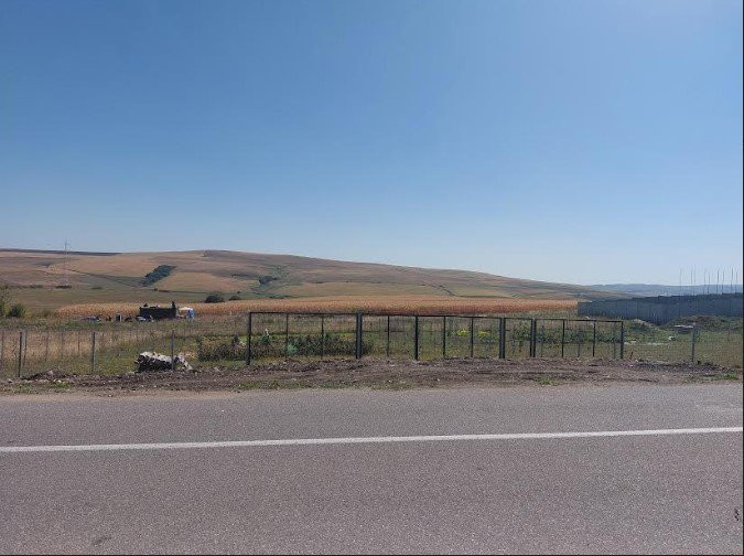 Teren de vanzare 1700 mp , intravilan+extravilan loc. Rediu