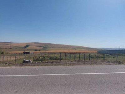 Teren de vanzare 1700 mp , intravilan+extravilan loc. Rediu