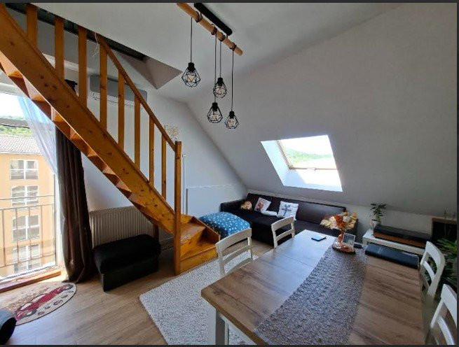 Apartament 3 cam la mansarda, 80 mp utili+parcare, str Porii, Floresti