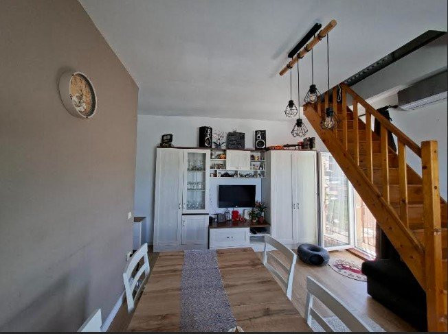 Apartament 3 cam la mansarda, 80 mp utili+parcare, str Porii, Floresti