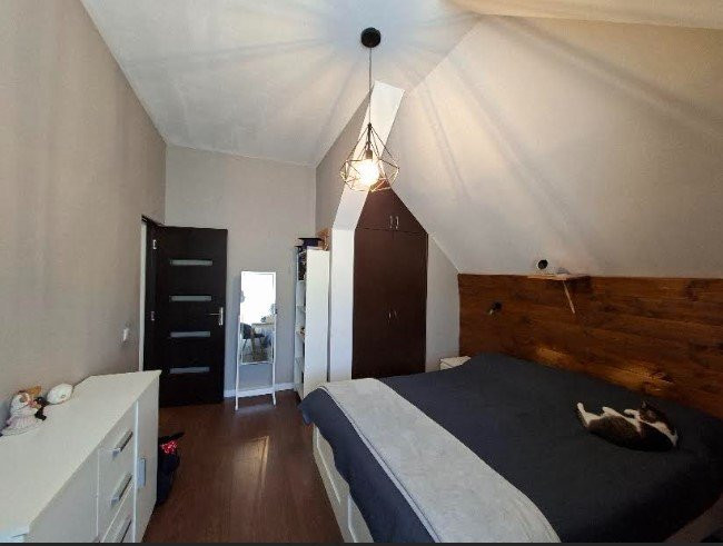 Apartament 3 cam la mansarda, 80 mp utili+parcare, str Porii, Floresti