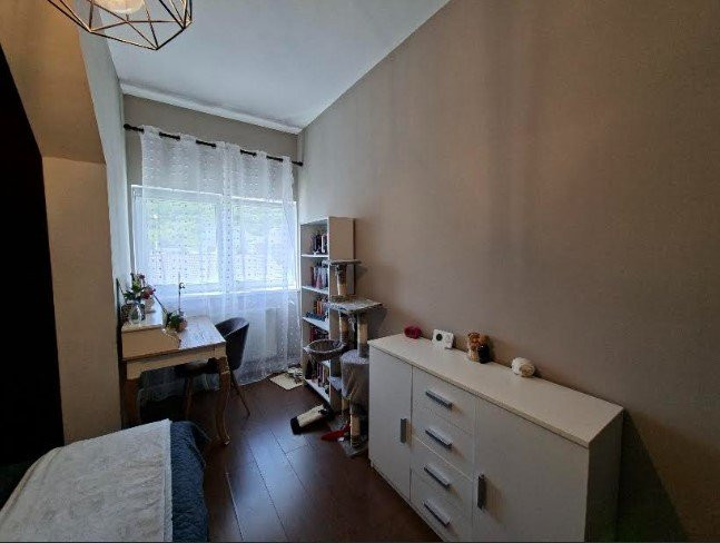 Apartament 3 cam la mansarda, 80 mp utili+parcare, str Porii, Floresti