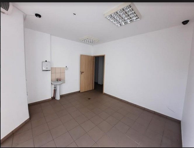  Spatiu comercial de inchiriat, 96 mp, str.Eroilor nr 400, Floresti