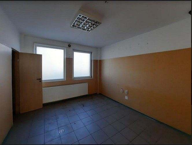  Spatiu comercial de inchiriat, 96 mp, str.Eroilor nr 400, Floresti
