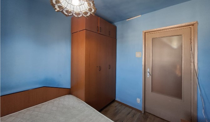 Apart. 4 camere, 64 mp, parcare, str. Mehedinti, zona Minerva