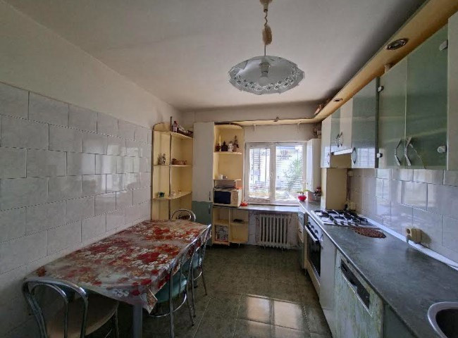 Apartament 3 camere decomandate, bd. 21 Decembrie, zona The Office