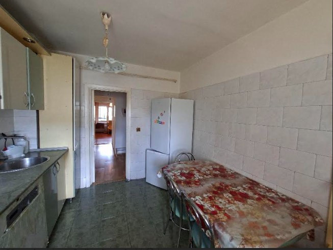 Apartament 3 camere decomandate, bd. 21 Decembrie, zona The Office