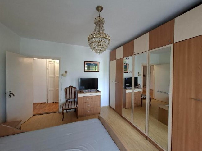 Apartament 3 camere decomandate, bd. 21 Decembrie, zona The Office