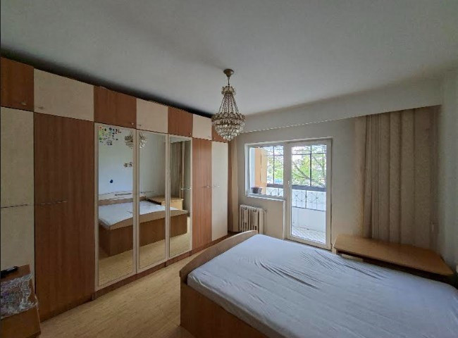 Apartament 3 camere decomandate, bd. 21 Decembrie, zona The Office