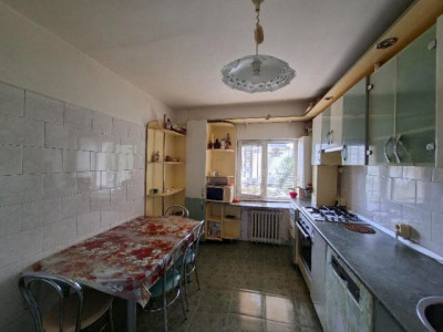 Apartament 3 camere decomandate, bd. 21 Decembrie, zona The Office