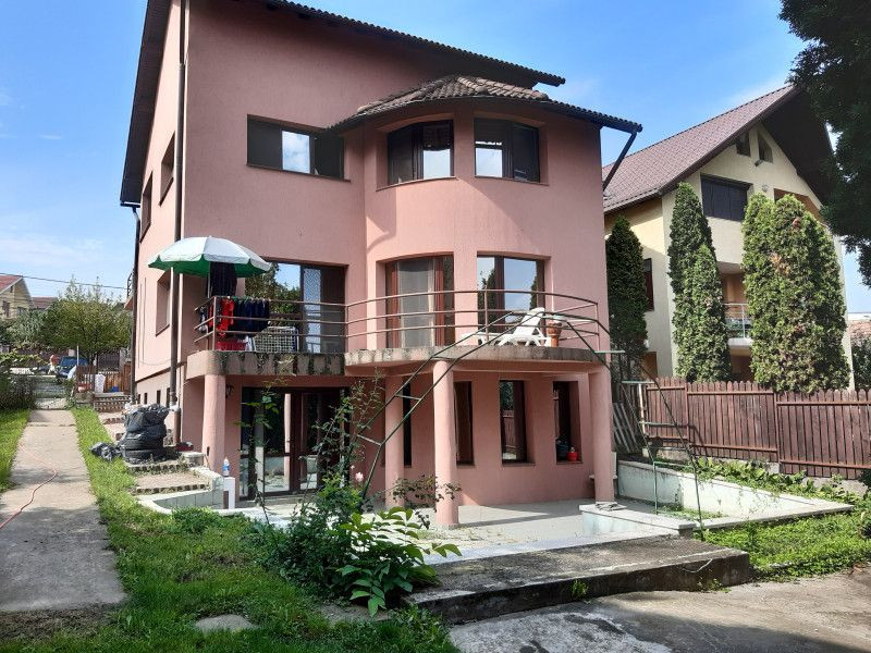 Casa individuală de vanzare, 350 mp utili, teren 1800 mp in Andrei Mureșanu 