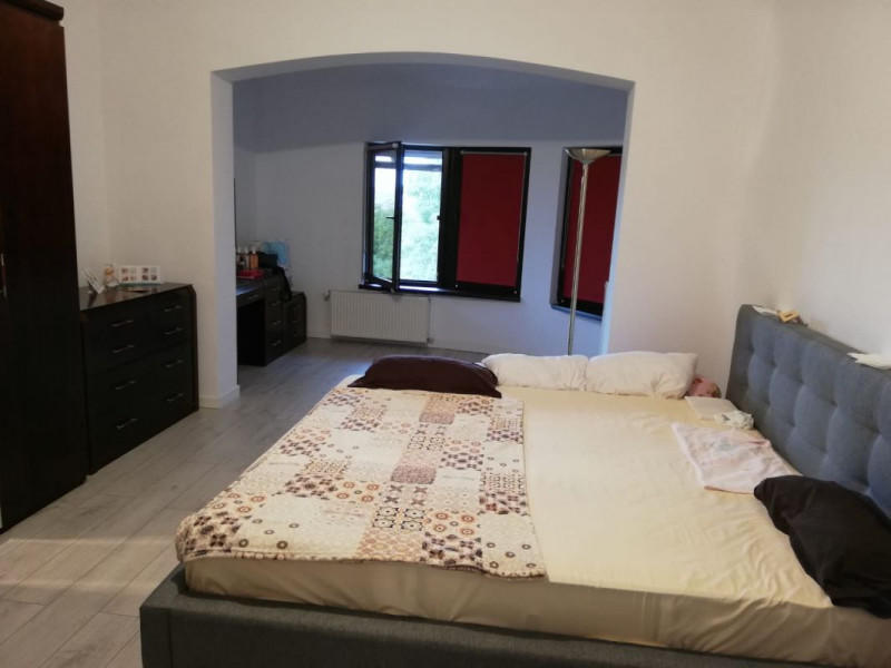 Casa individuală de vanzare, 350 mp utili, teren 1800 mp in Andrei Mureșanu 