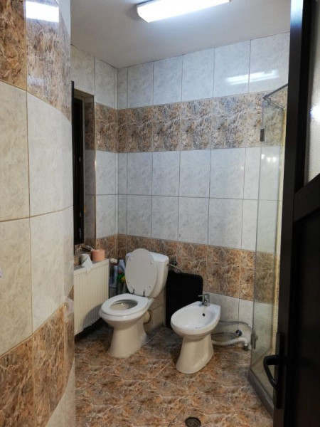 Casa individuală de vanzare, 350 mp utili, teren 1800 mp in Andrei Mureșanu 