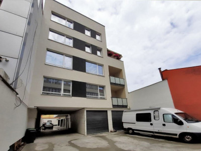 De vanzare spatiu de birouri 3 camere decom, 70 mp, SEMIFINISAT, zona FARMEC