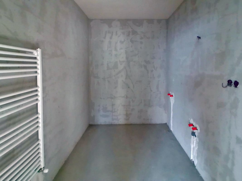 Apart. 2 camere decom., SEMIFINISAT, zona BMW, expunere sudică!